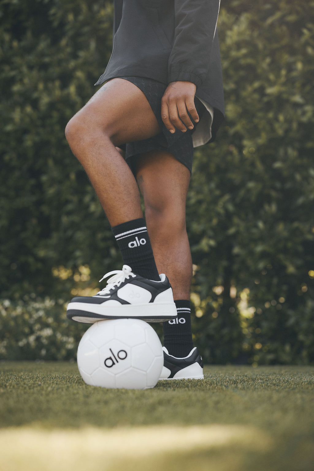 ALO Recovery Mode Sneaker - Black/White