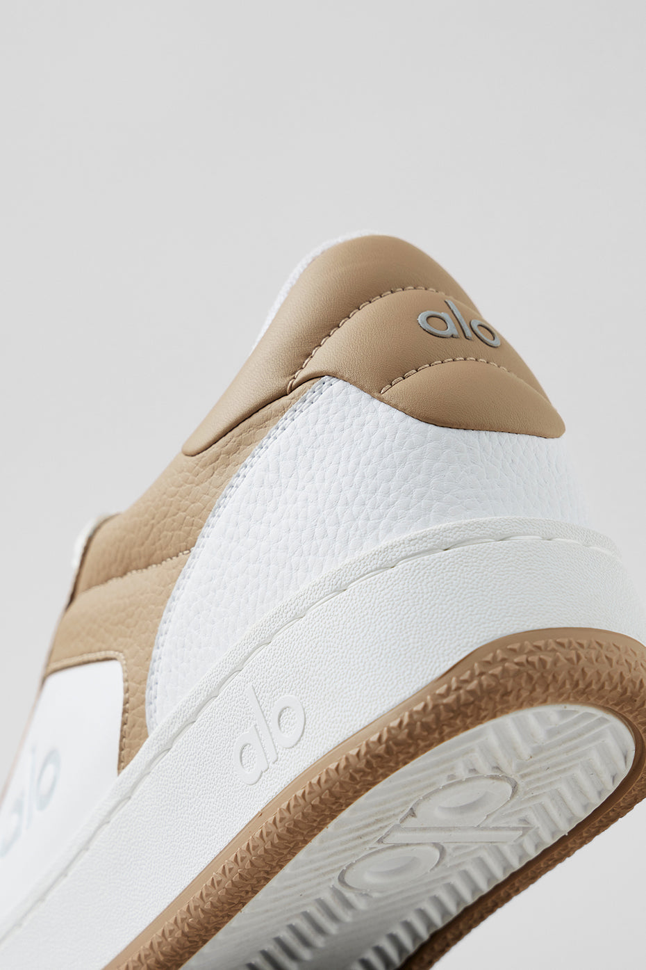 ALO Recovery Mode Sneaker - Gravel/White