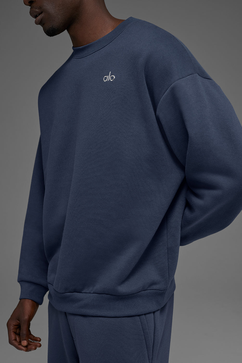 Accolade Crew Neck Pullover - Navy