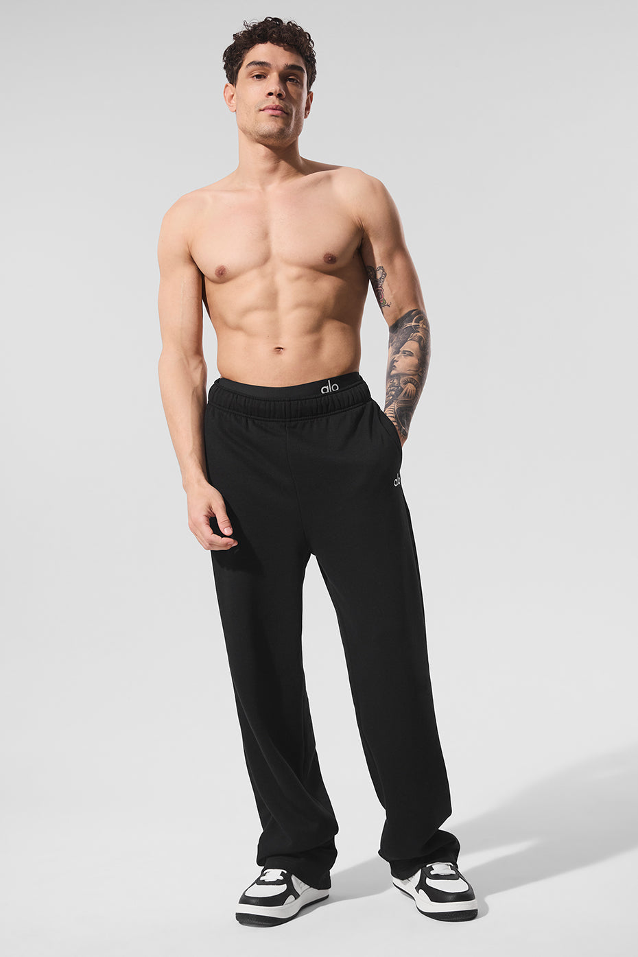 Accolade Straight Leg Sweatpant - Black